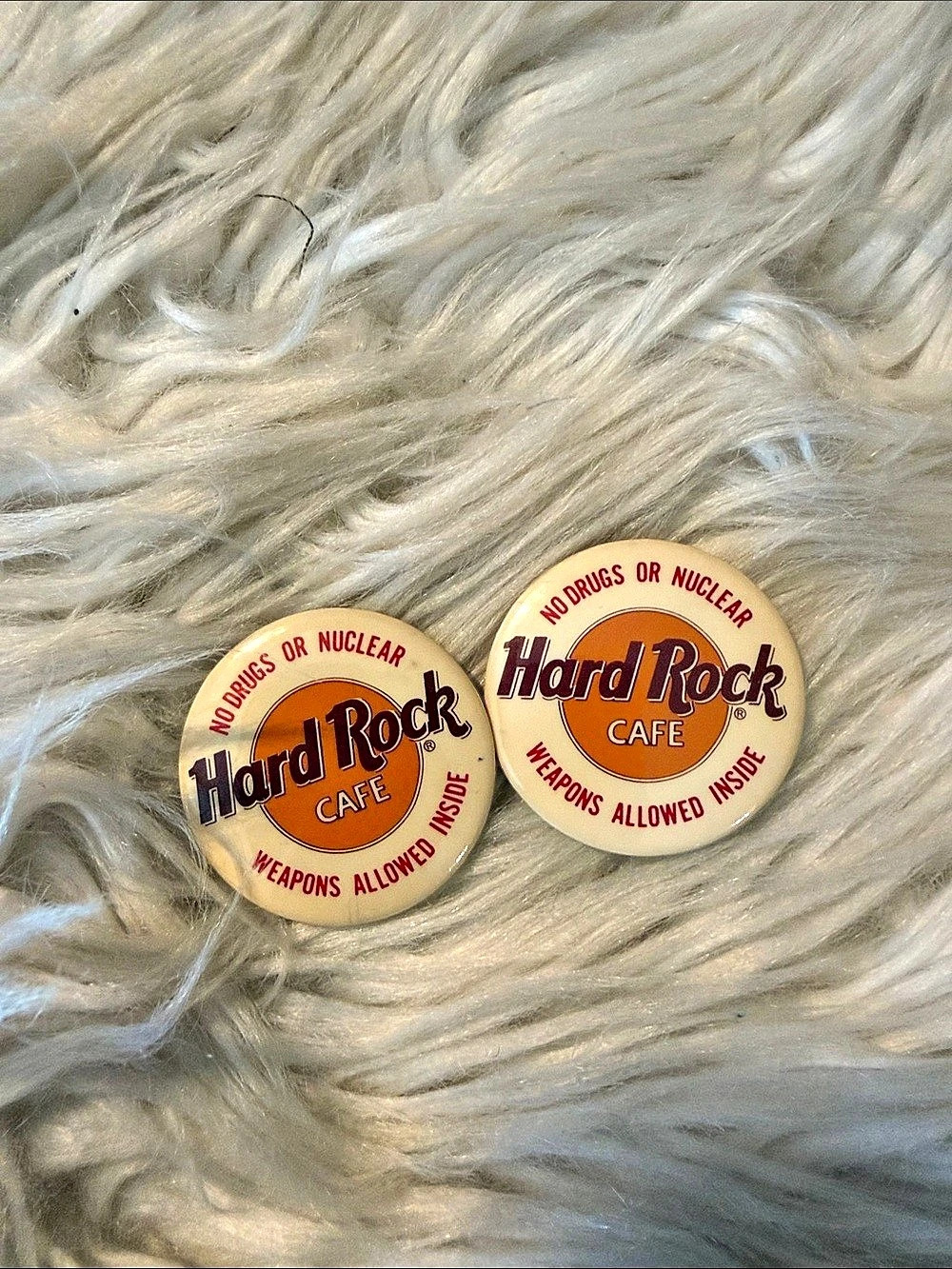 Hard Rock Cafe pin button set in Beige & Black